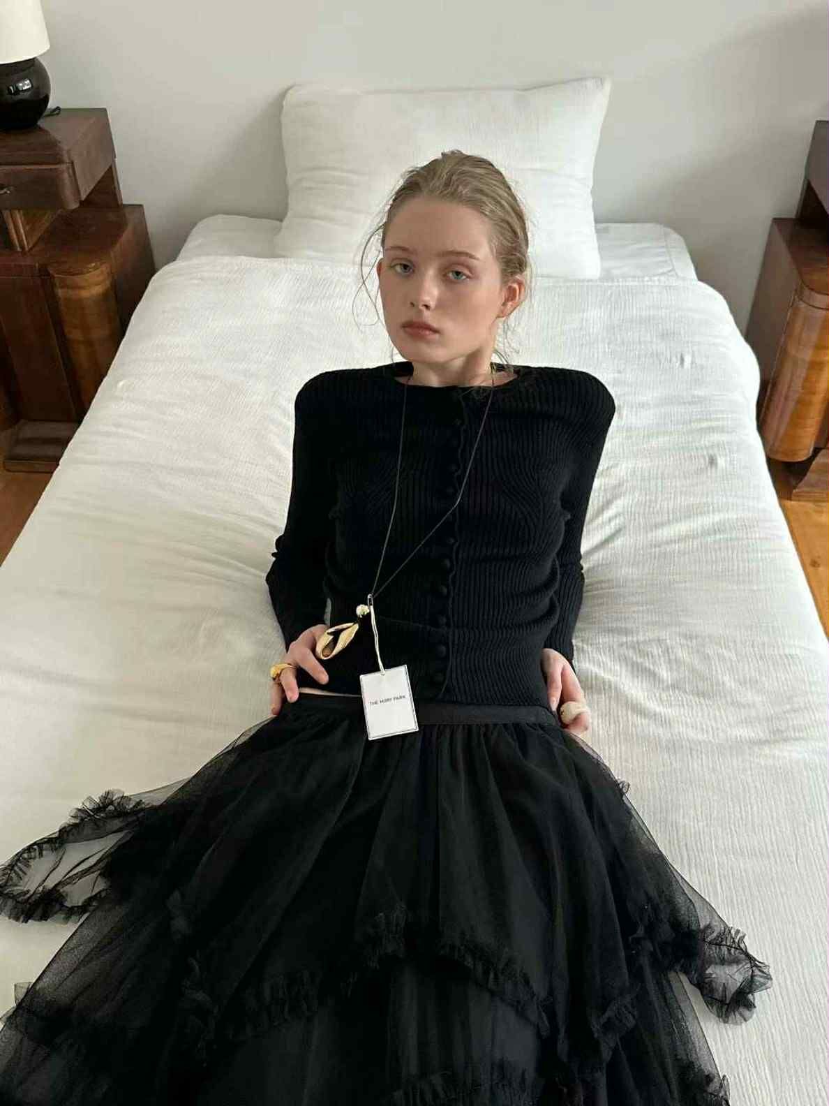 QC17 修身包釦細坑條針織上衣