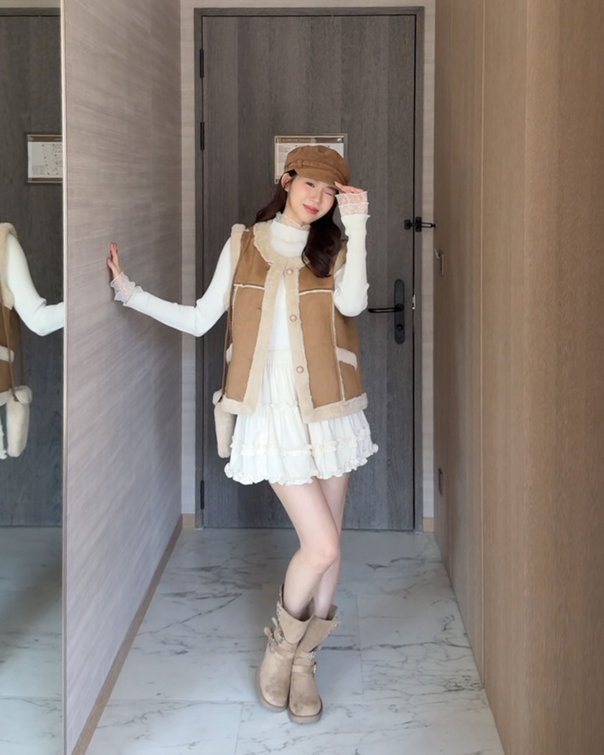 LINA LINA可愛玩味麂皮滾邊絨毛背心附包包-卡x杏