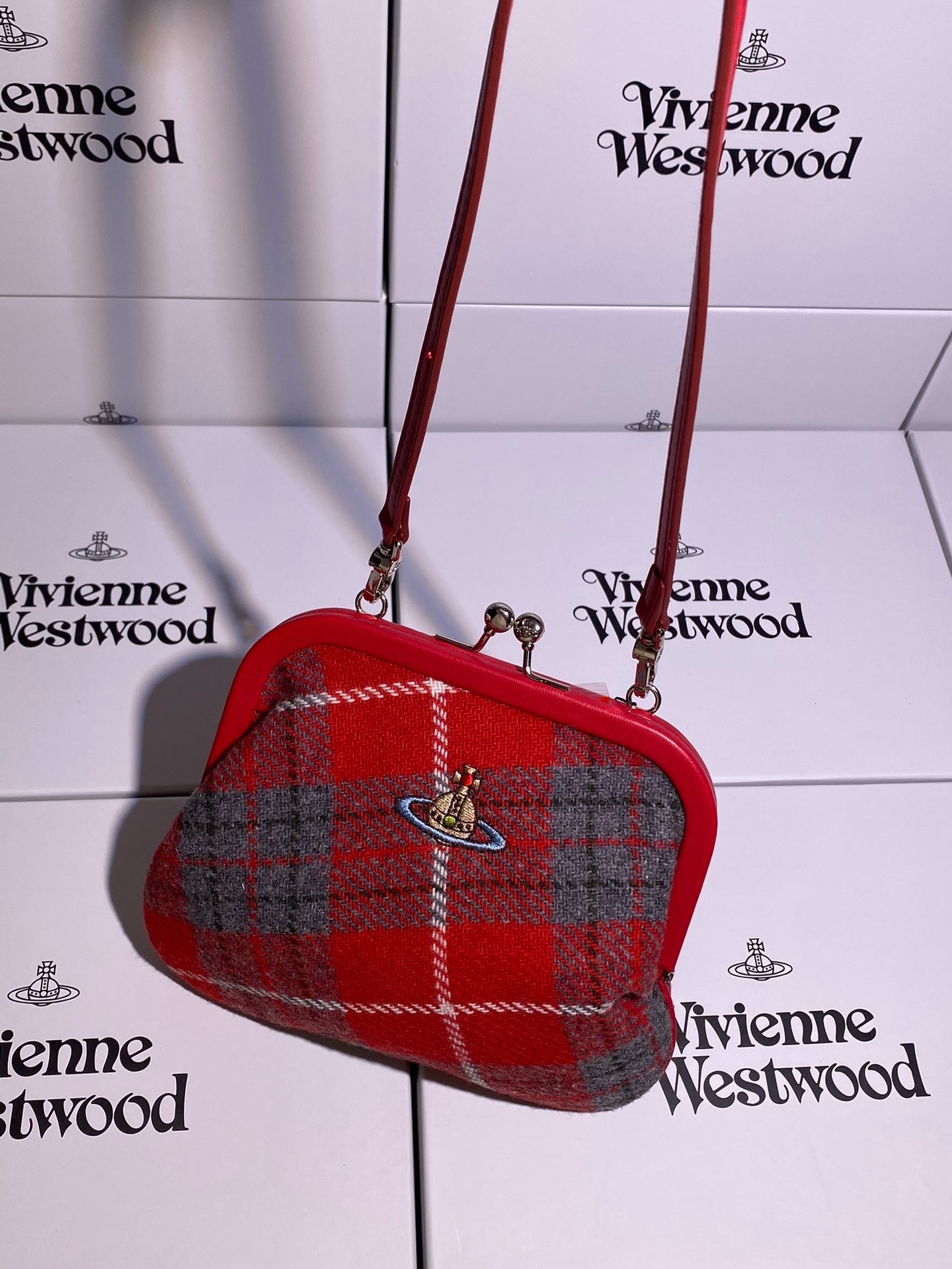 Vivienne Westwood 經典紅格仔小手袋
