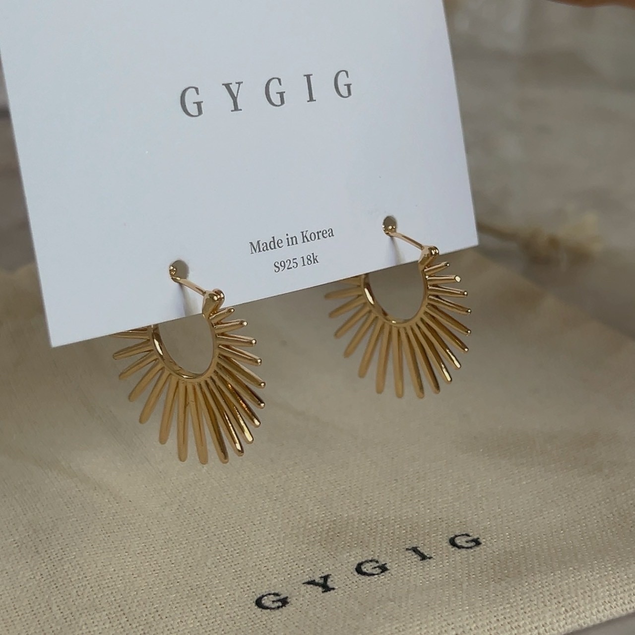 Gy”Radiant Halo太陽花金屬耳釦圈