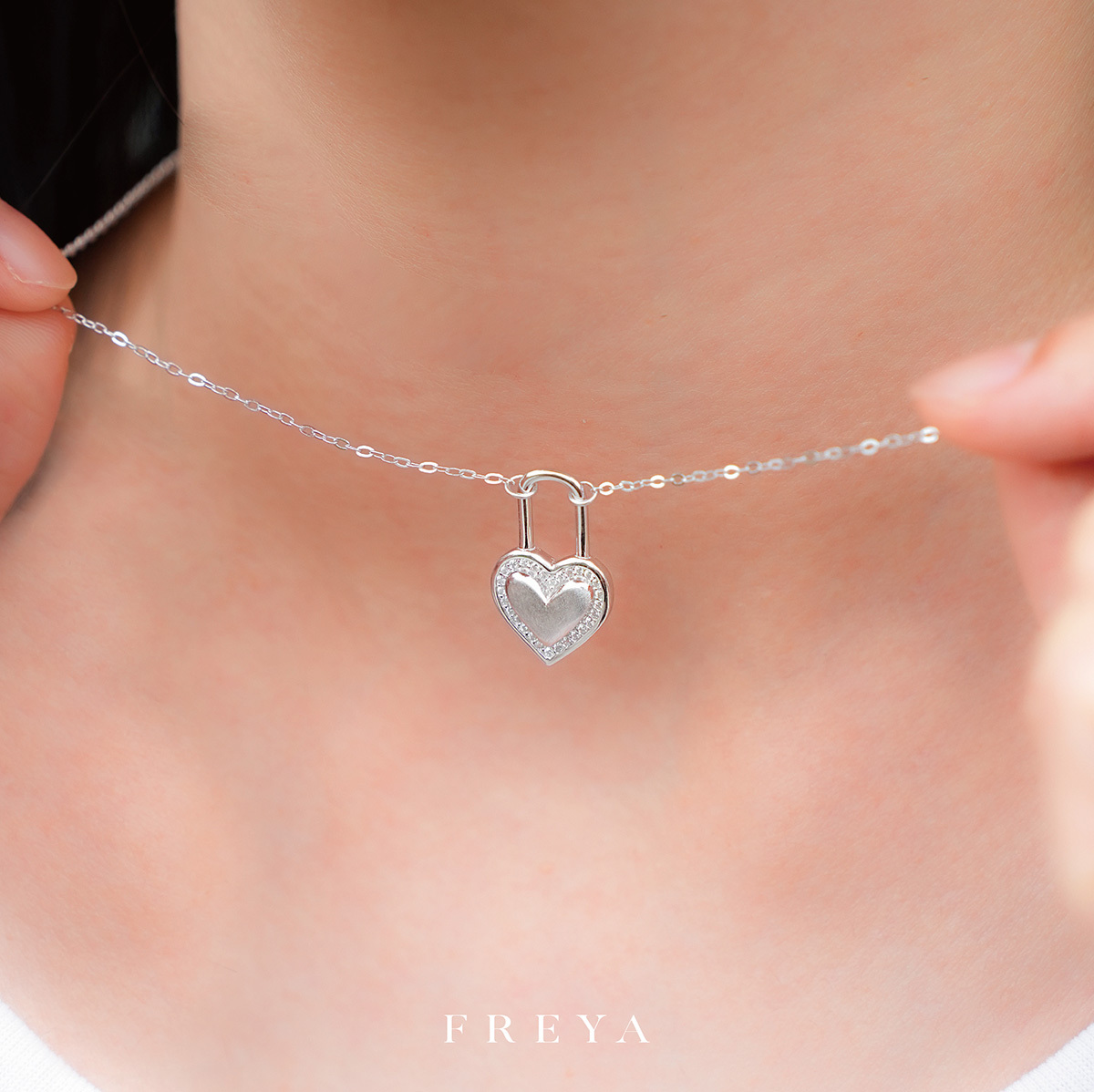FREYA 閃鑽愛心鎖項鍊