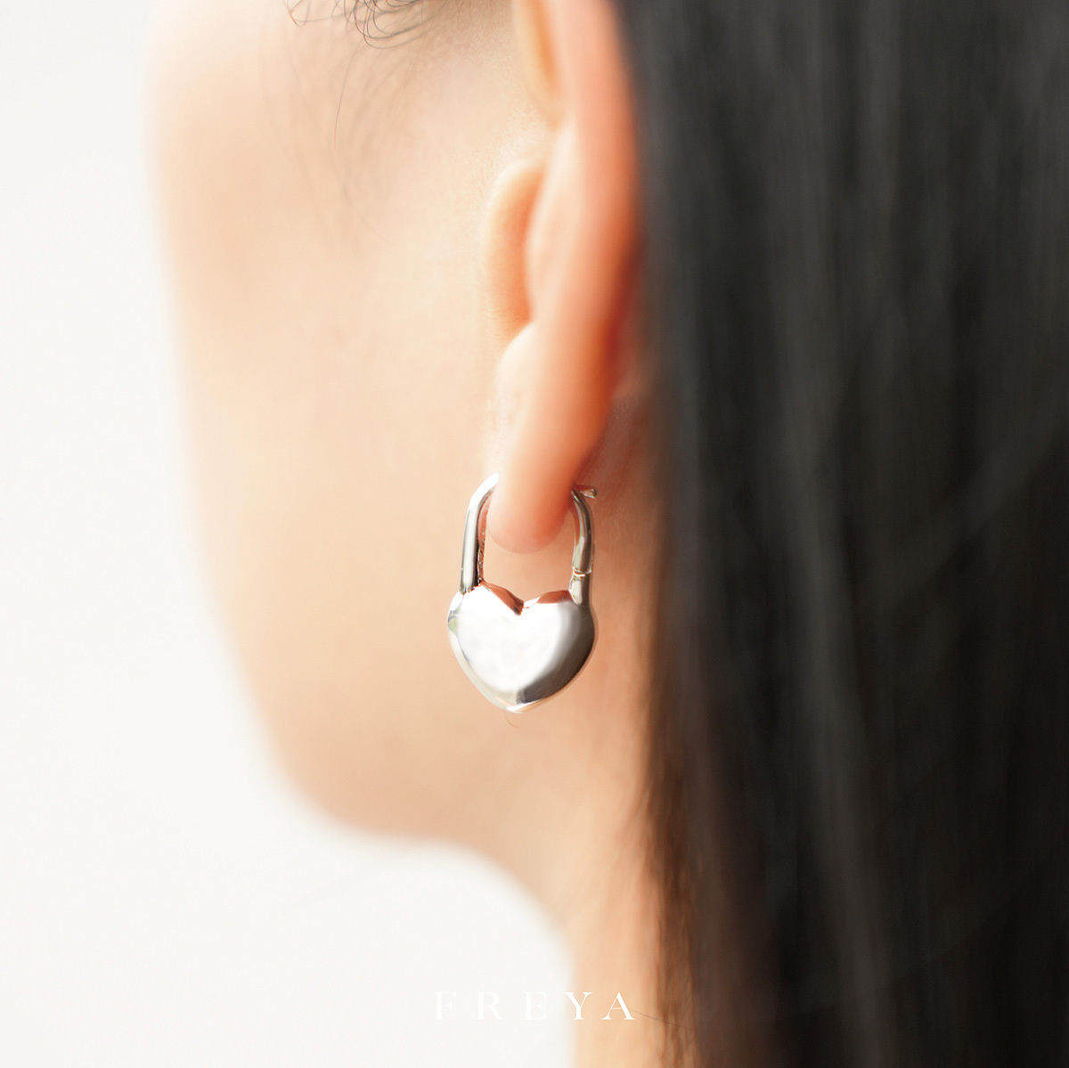FREYA  愛心鎖耳扣耳環
