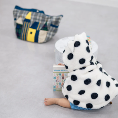 RMB10OW009WE Rag-mart 黑白波點貓貓柔軟造型斗篷