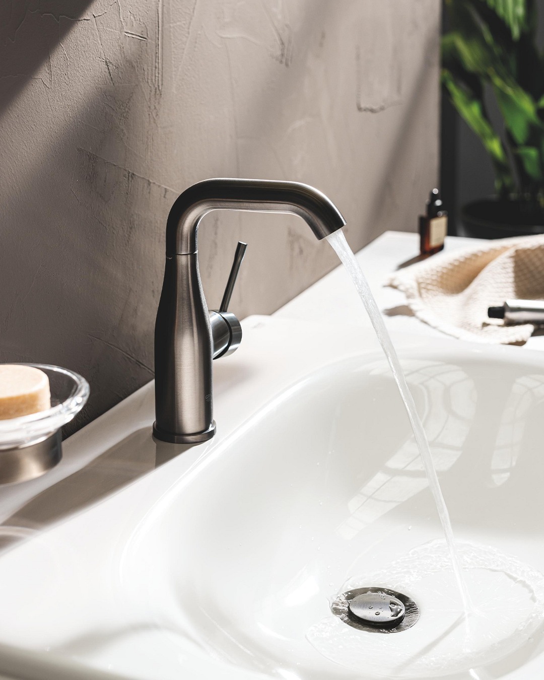 GROHE｜Essence 單槍面盆龍頭（石墨黑）24173AL1 23462AL1