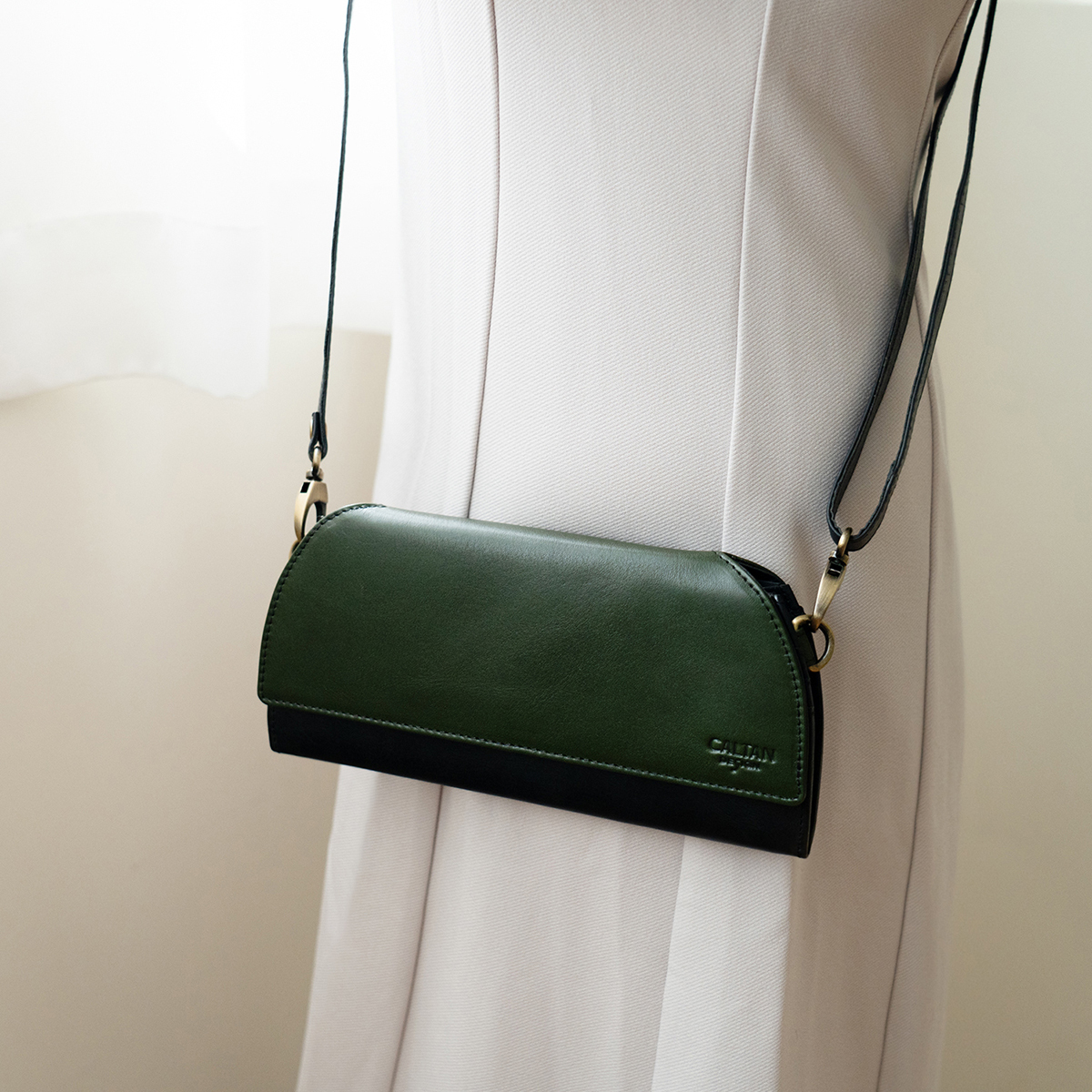 【招財母錢包💰】午夜林真皮掀蓋撞色斜背長夾 bk/gr (075322bk/gr)