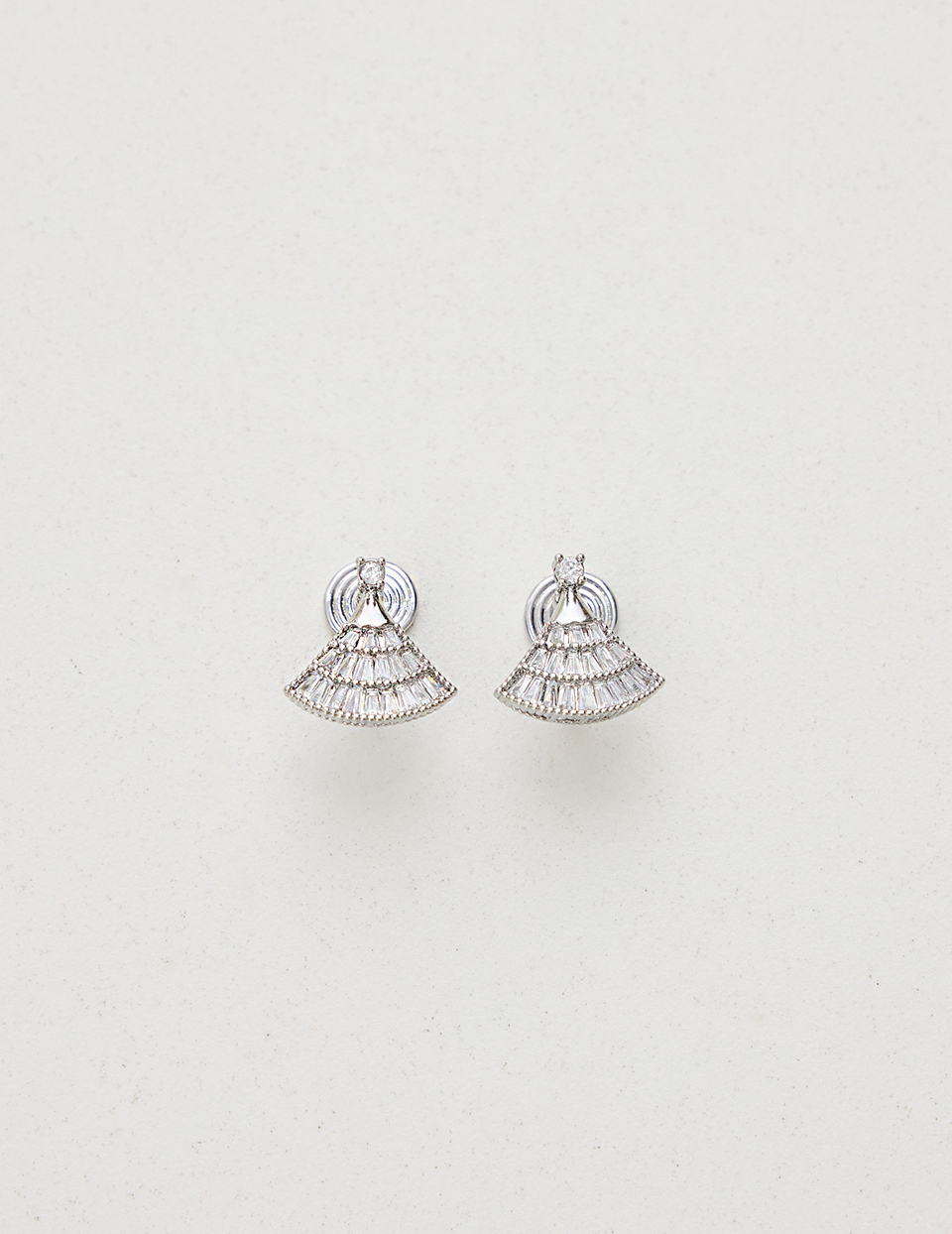 滿鑽扇片。夾式耳環