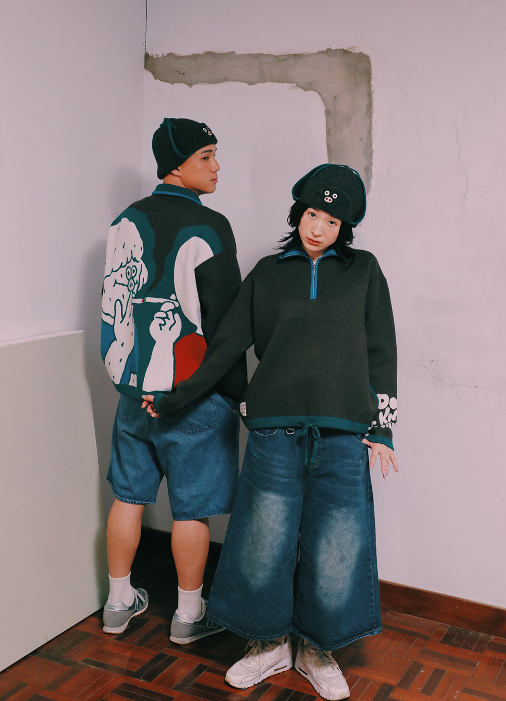 [Megumi Yamazaki] Dogs Know Everything Colorblock Earcuff Beanie Dark Gray/Green