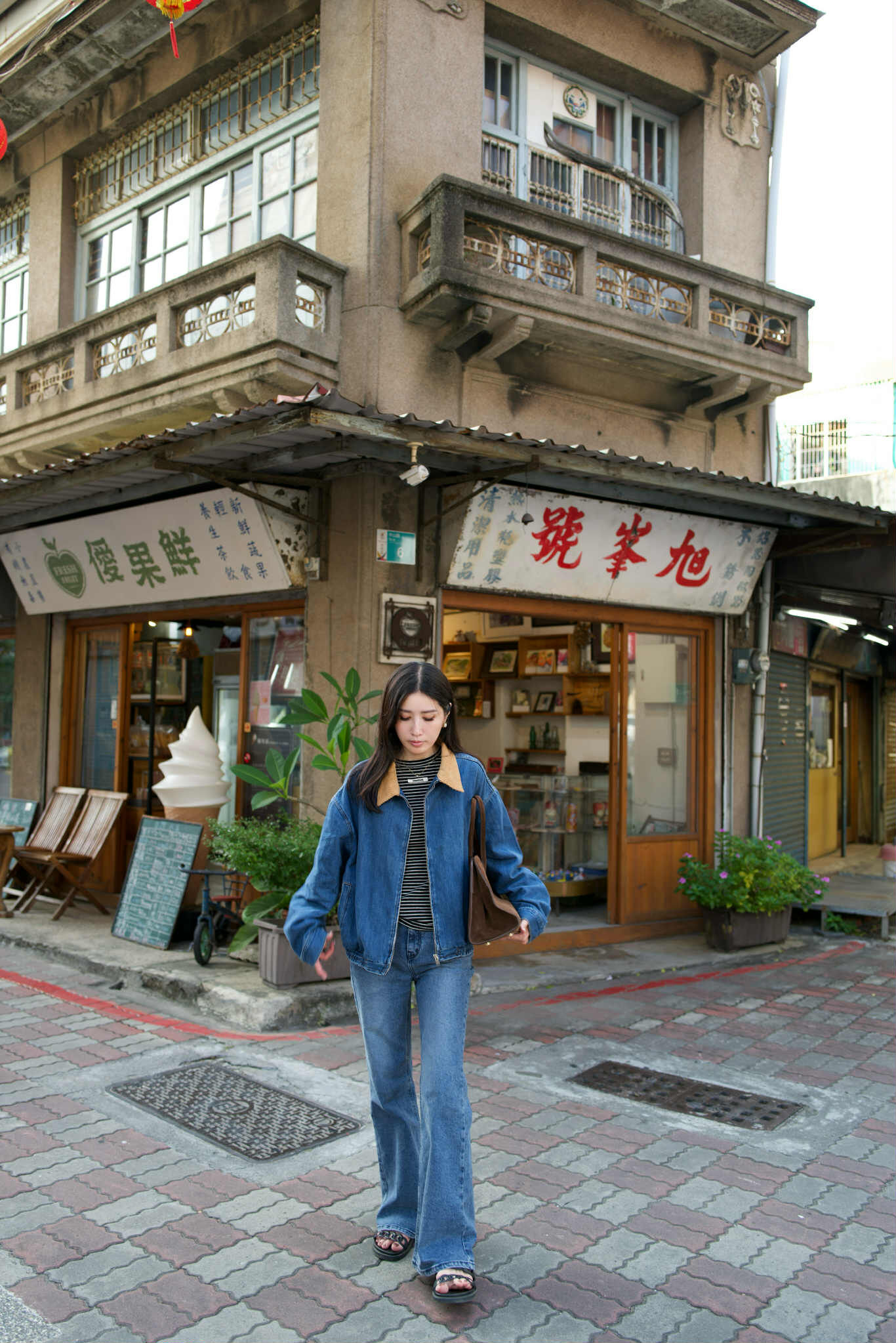 QC04 巴黎霧藍微喇叭單寧褲