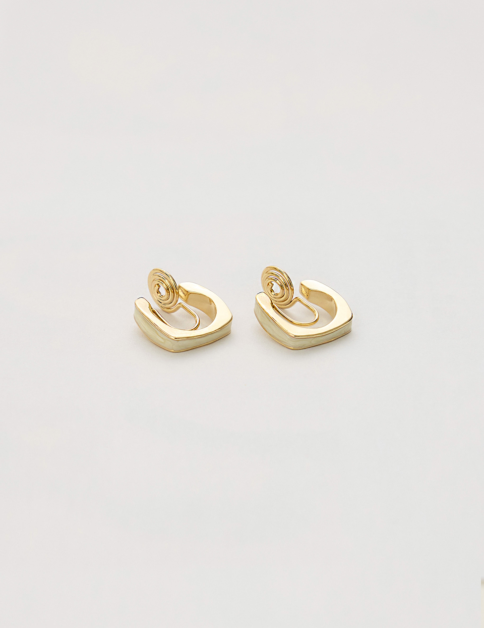 方形畫釉。夾式耳環