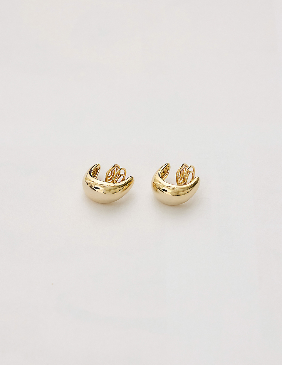 圓潤金豆。夾式耳環