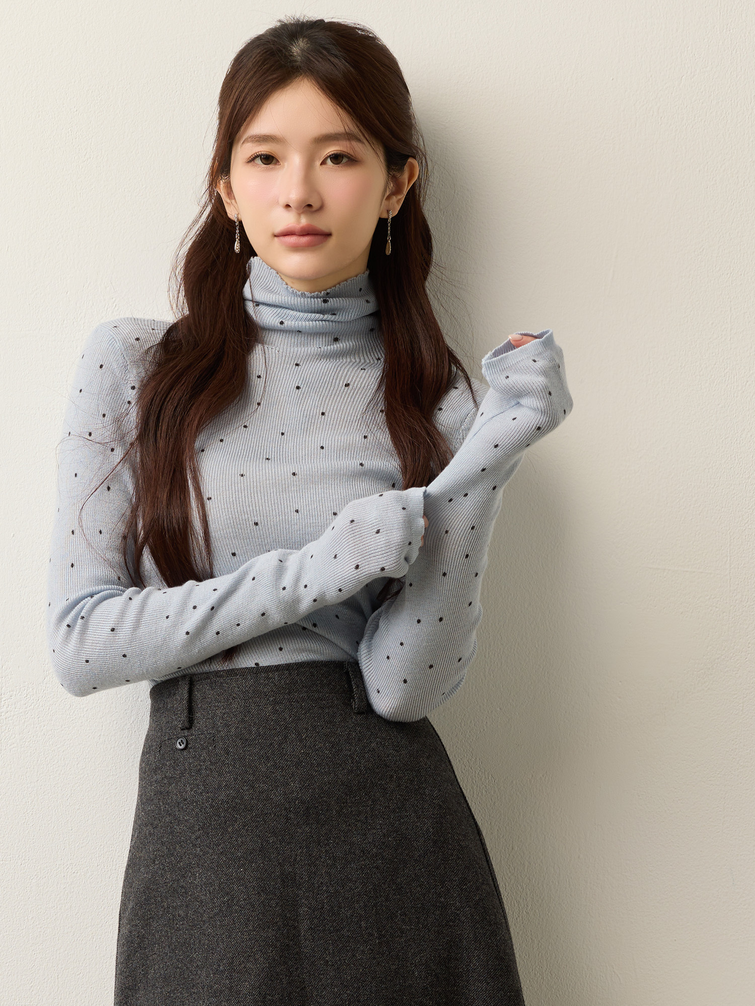 甜美波點木耳邊針織上衣（6%羊毛）