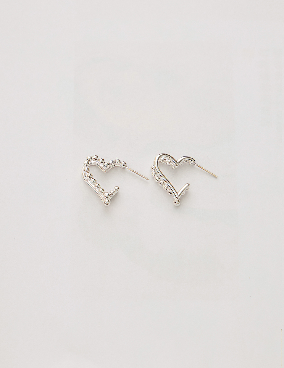 圓珠雙層愛心。針式耳環