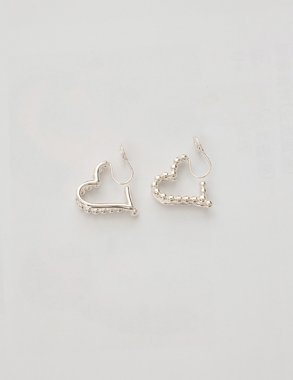 圓珠雙層愛心。夾式耳環