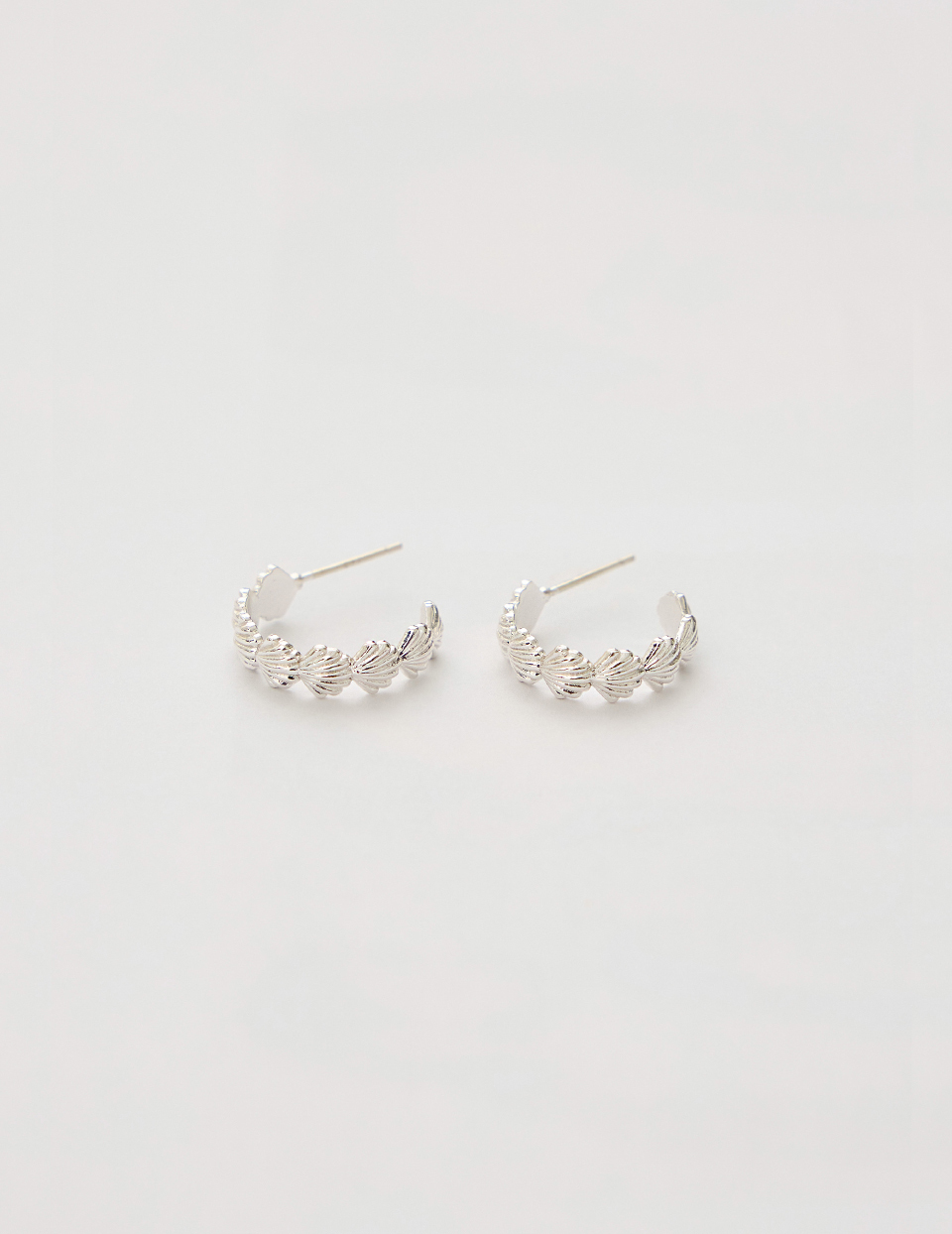 貝殼排列。針式耳環