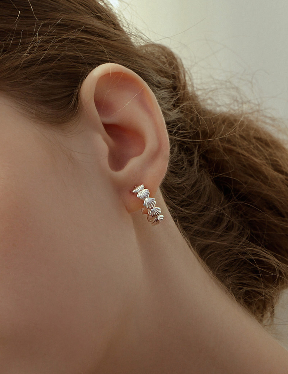 貝殼排列。夾式耳環