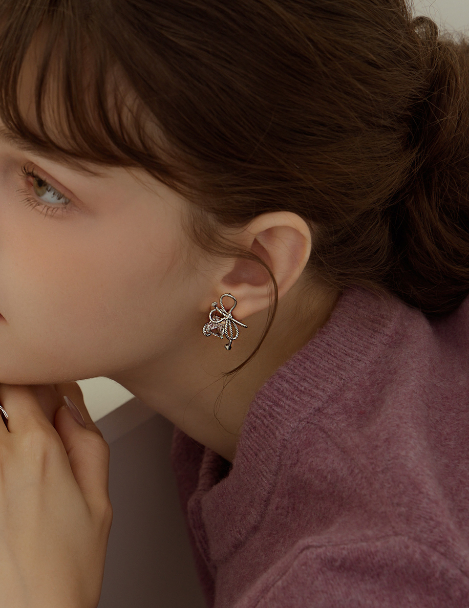 不規則閃耀繩結。針式耳環(銀)