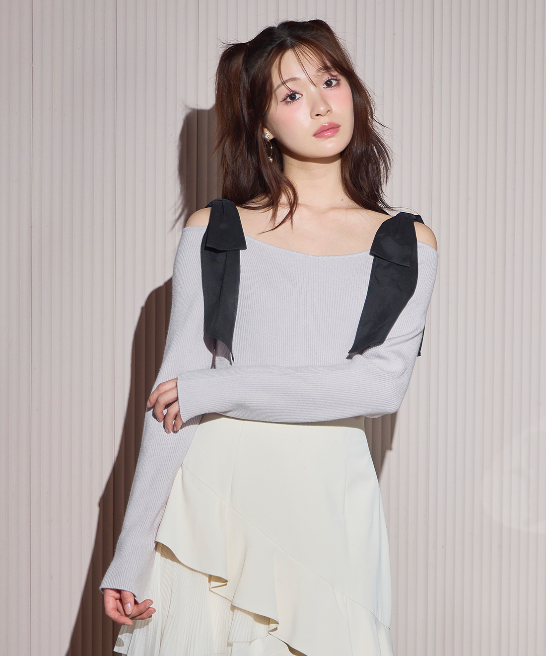 [預購] 折扣 LILLIAN CARAT 蝴蝶結肩帶露肩針織上衣