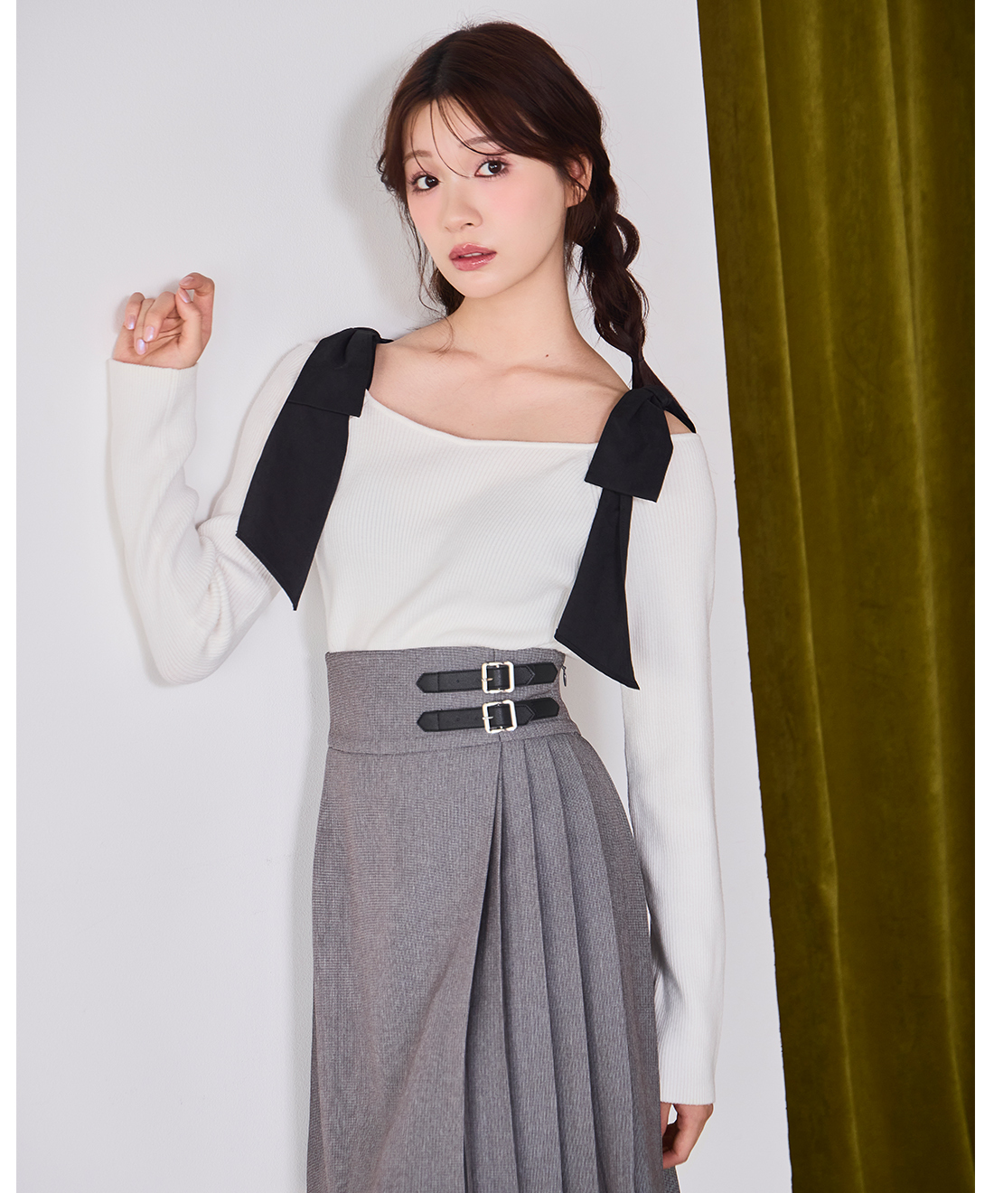 [預購] 折扣 LILLIAN CARAT 蝴蝶結肩帶露肩針織上衣