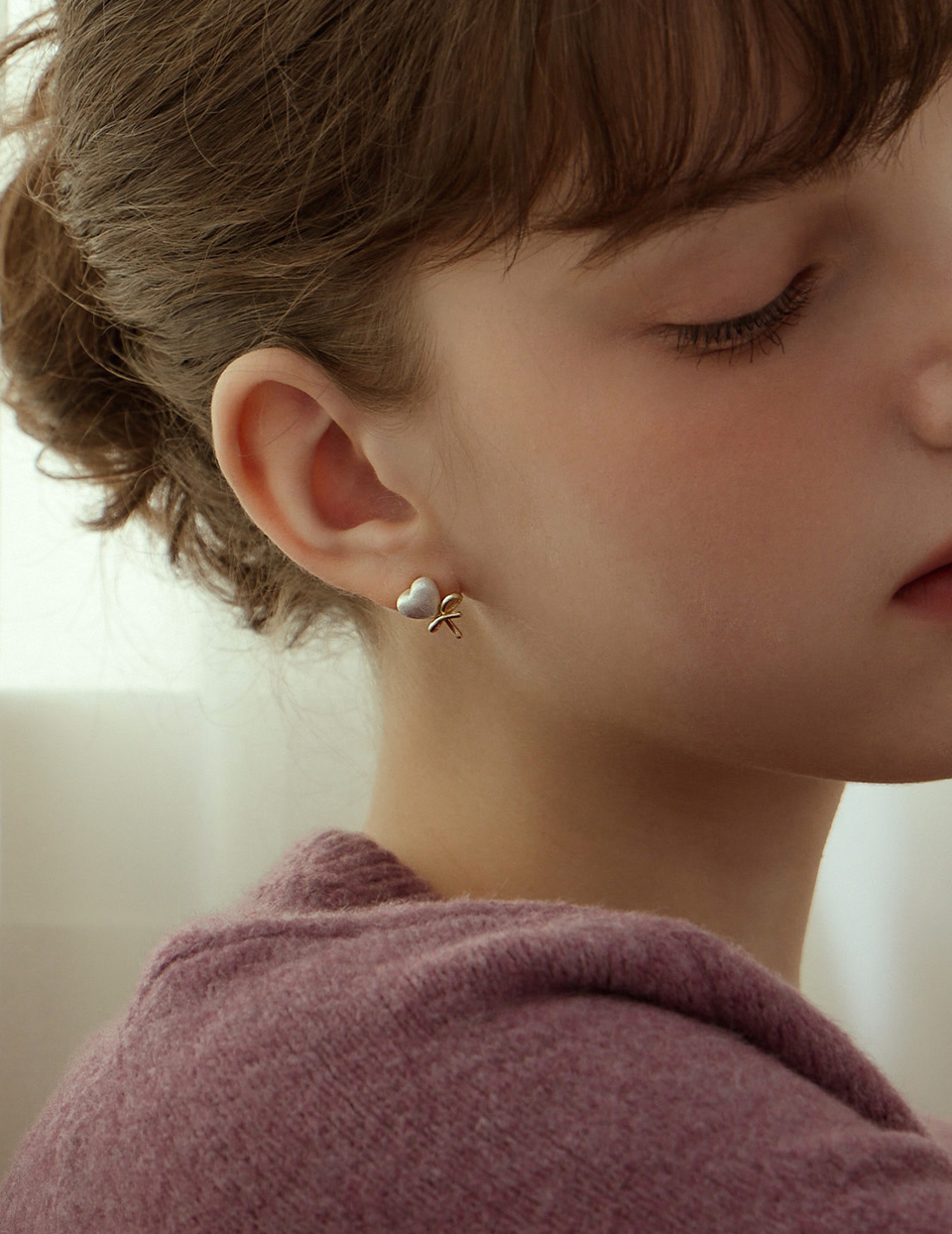 不對稱繩結愛心。針式耳環(金)