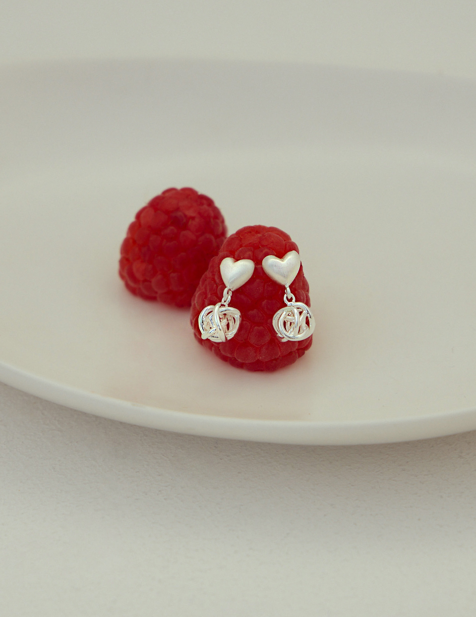 愛心編織球。針式耳環(銀)