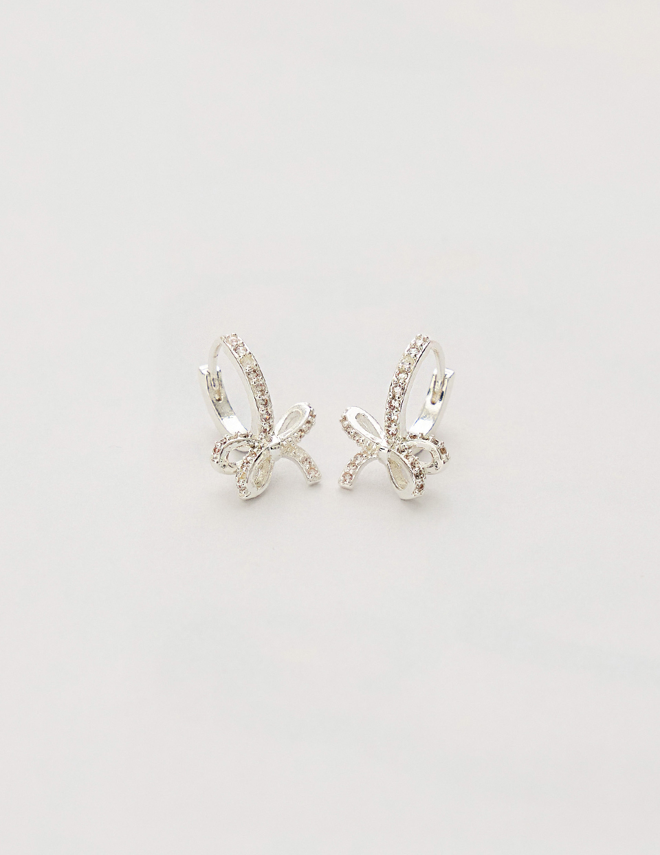不規則亮鑽蝴蝶結。針式耳環