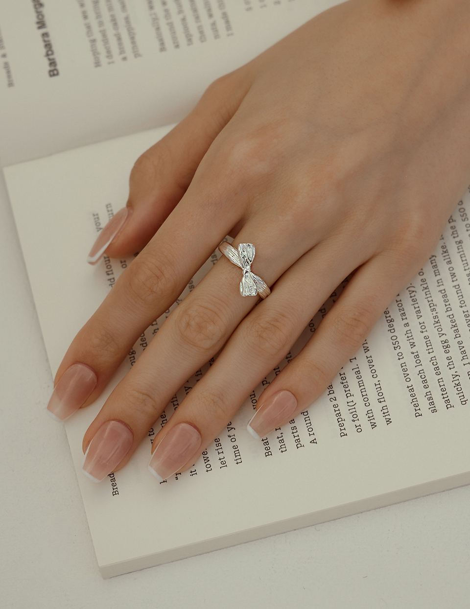 絲印紋理蝴蝶結可調式戒指