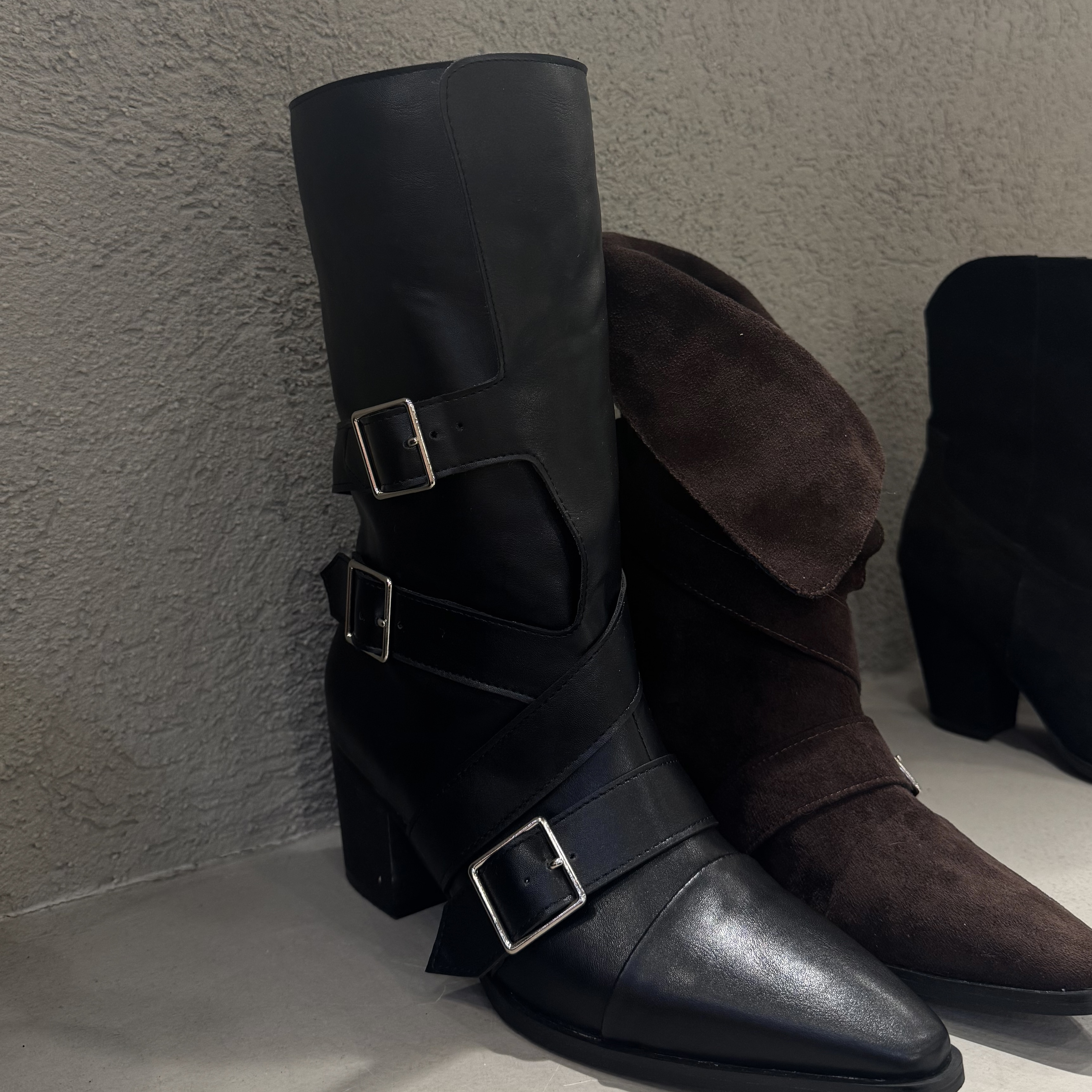 NB07 終於找到反褶也好看的粗跟靴(暗咖紅/黑230-250)