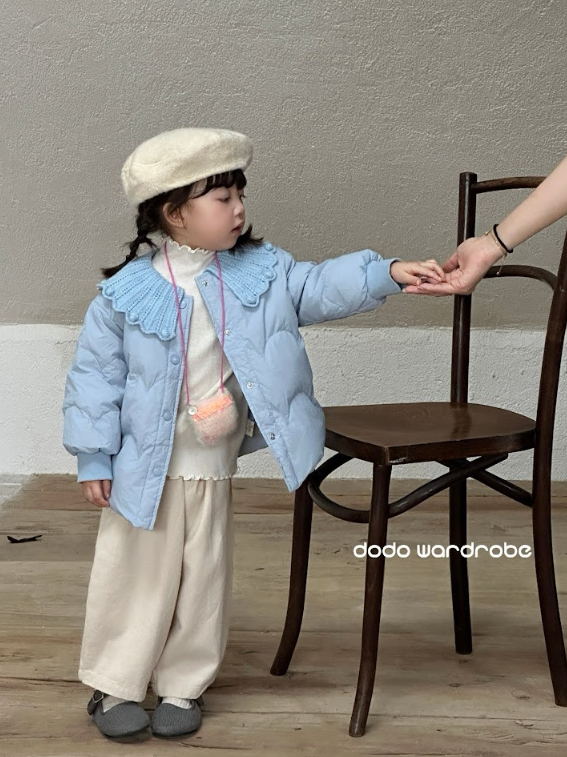 DDB10OW003BL  DODO Wardrobe -Baby Blue針織花邊領薄羽絨外套