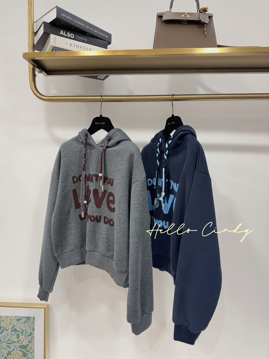 B11012 設計感滿滿的撞色立體花朵麻花抽繩連帽大學T