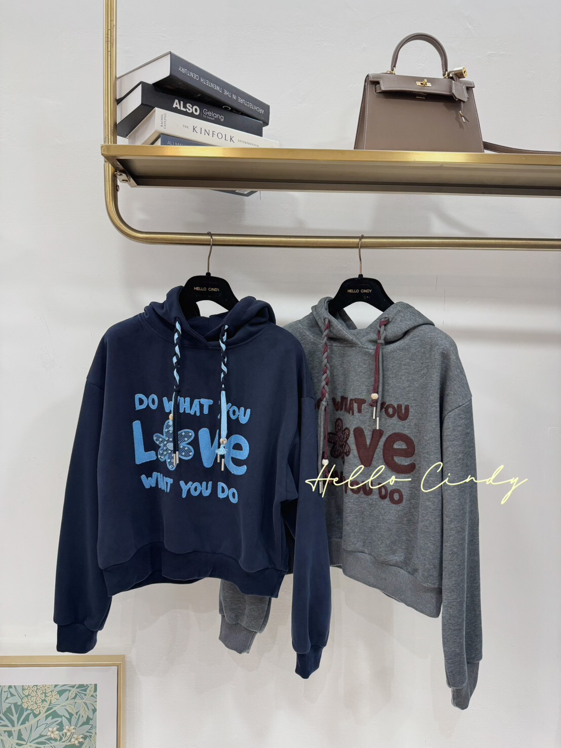 B11012 設計感滿滿的撞色立體花朵麻花抽繩連帽大學T