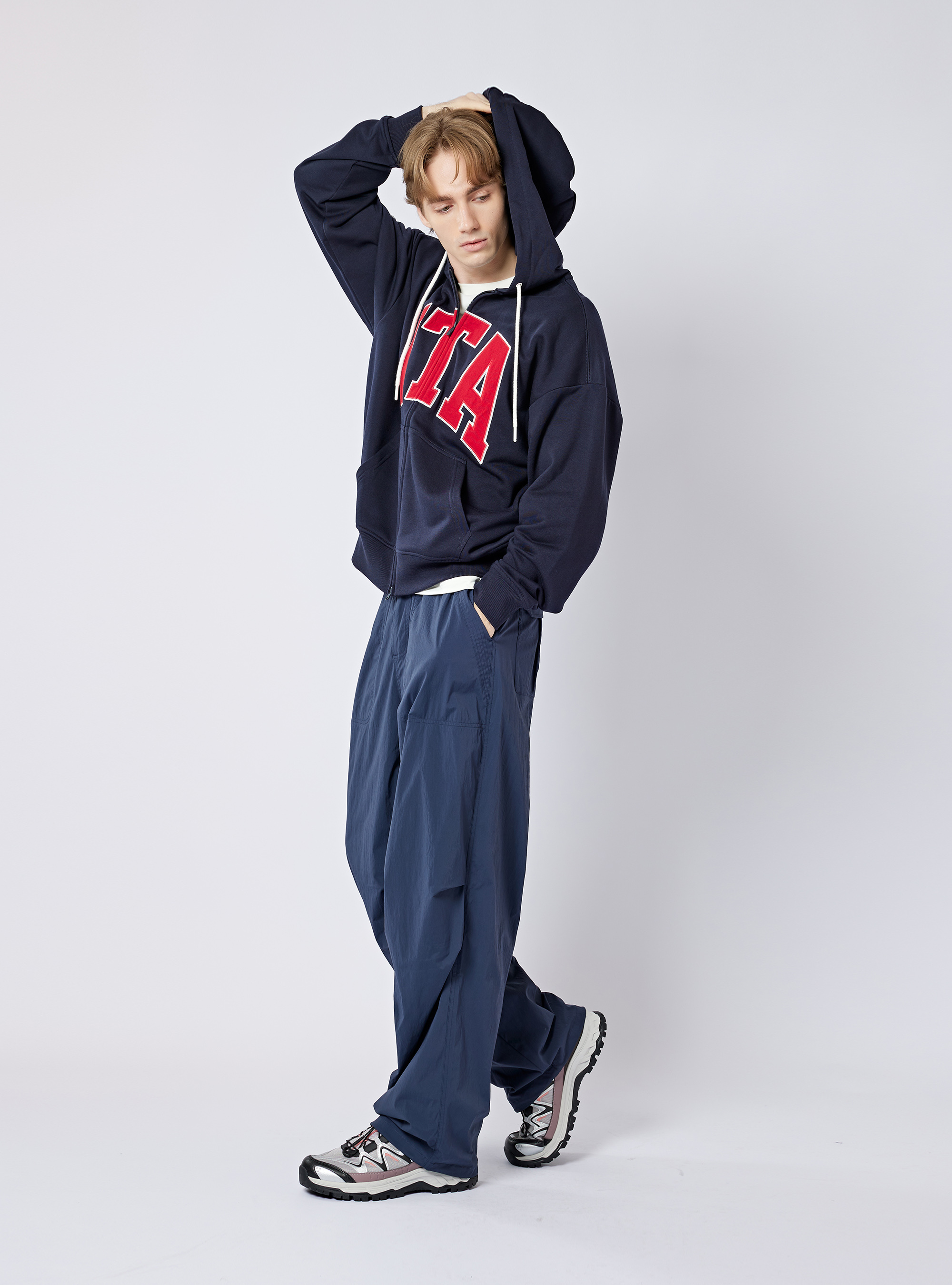 男女適穿 經典ITA刺繡連帽外套