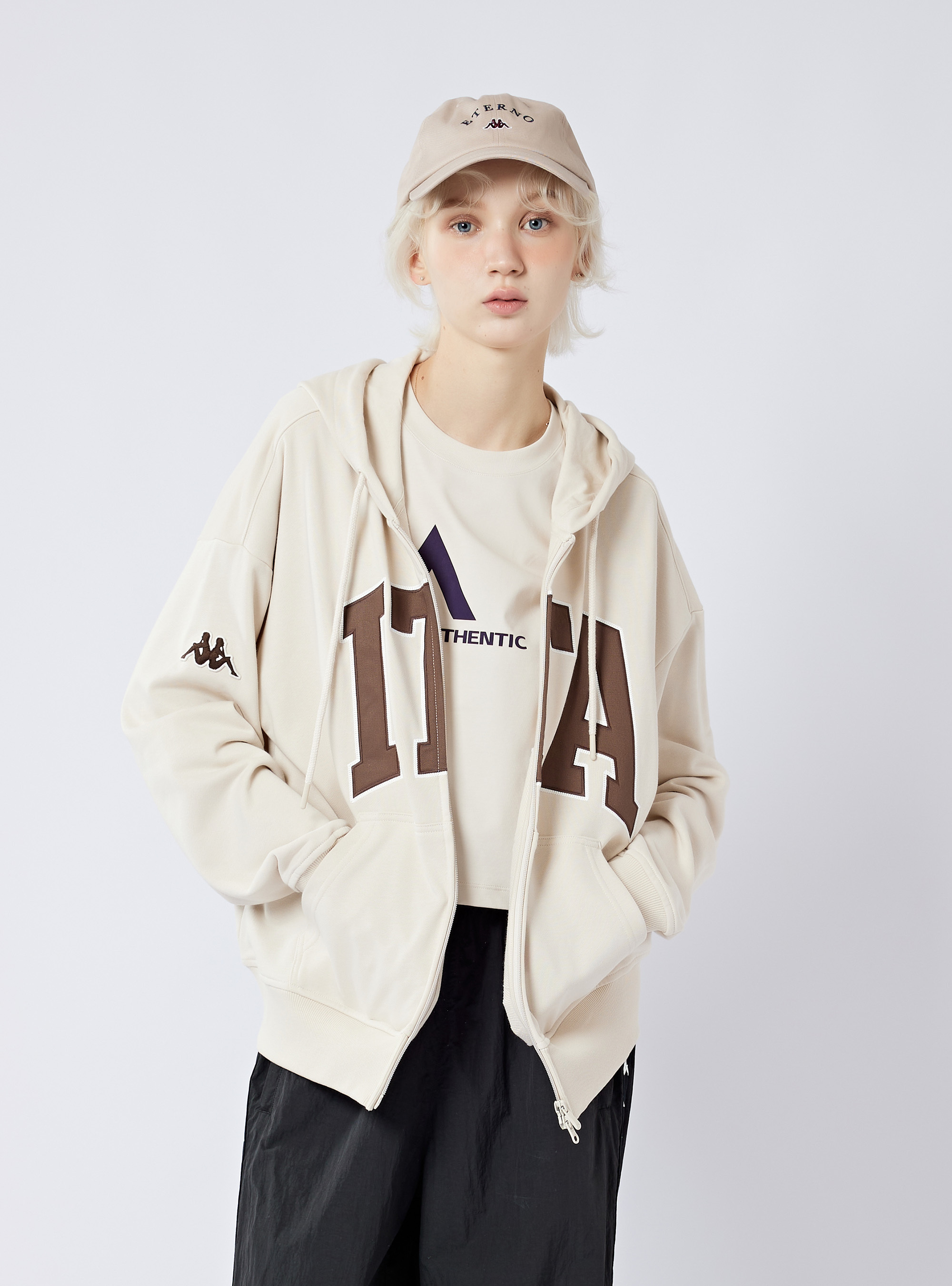 男女適穿 經典ITA刺繡連帽外套