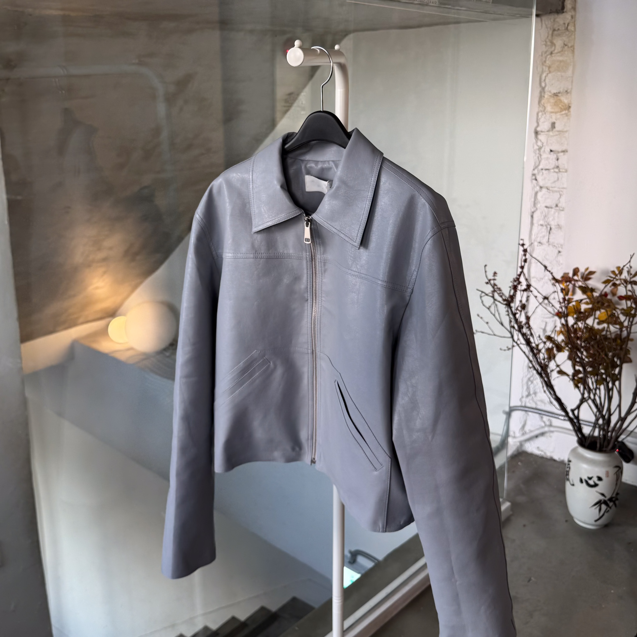 NB01俐落拉鍊冰心藍皮外