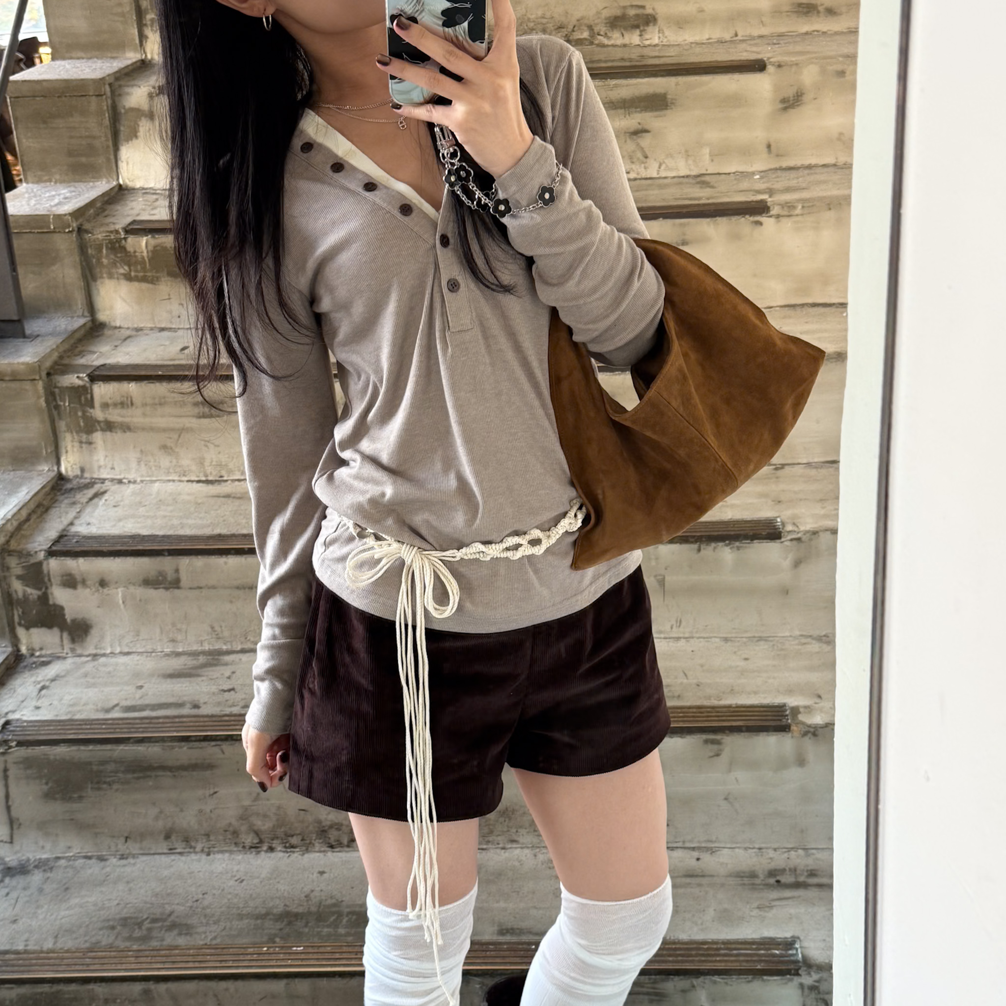 NB05 推薦包色V領顯瘦假兩件柔軟舒適T(米/灰/黑)