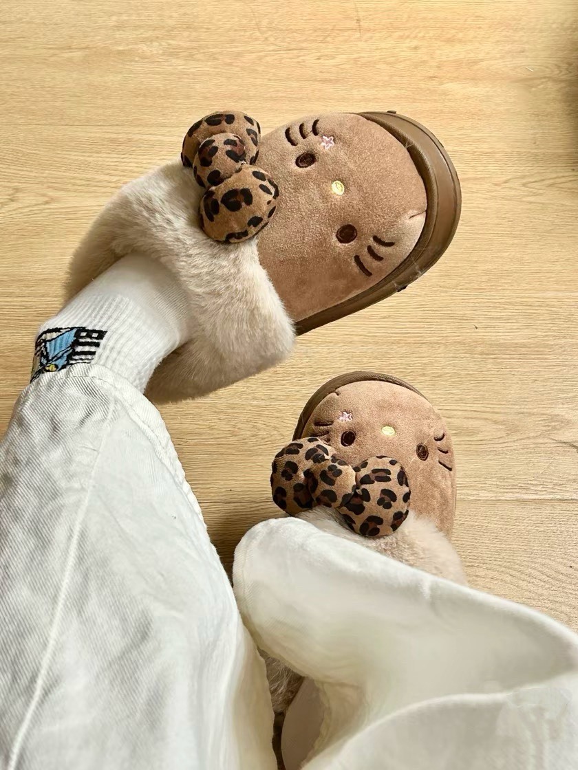 正版授權 三麗鷗 HELLO KITTY 豹紋 櫻花 毛絨鞋 兩色
