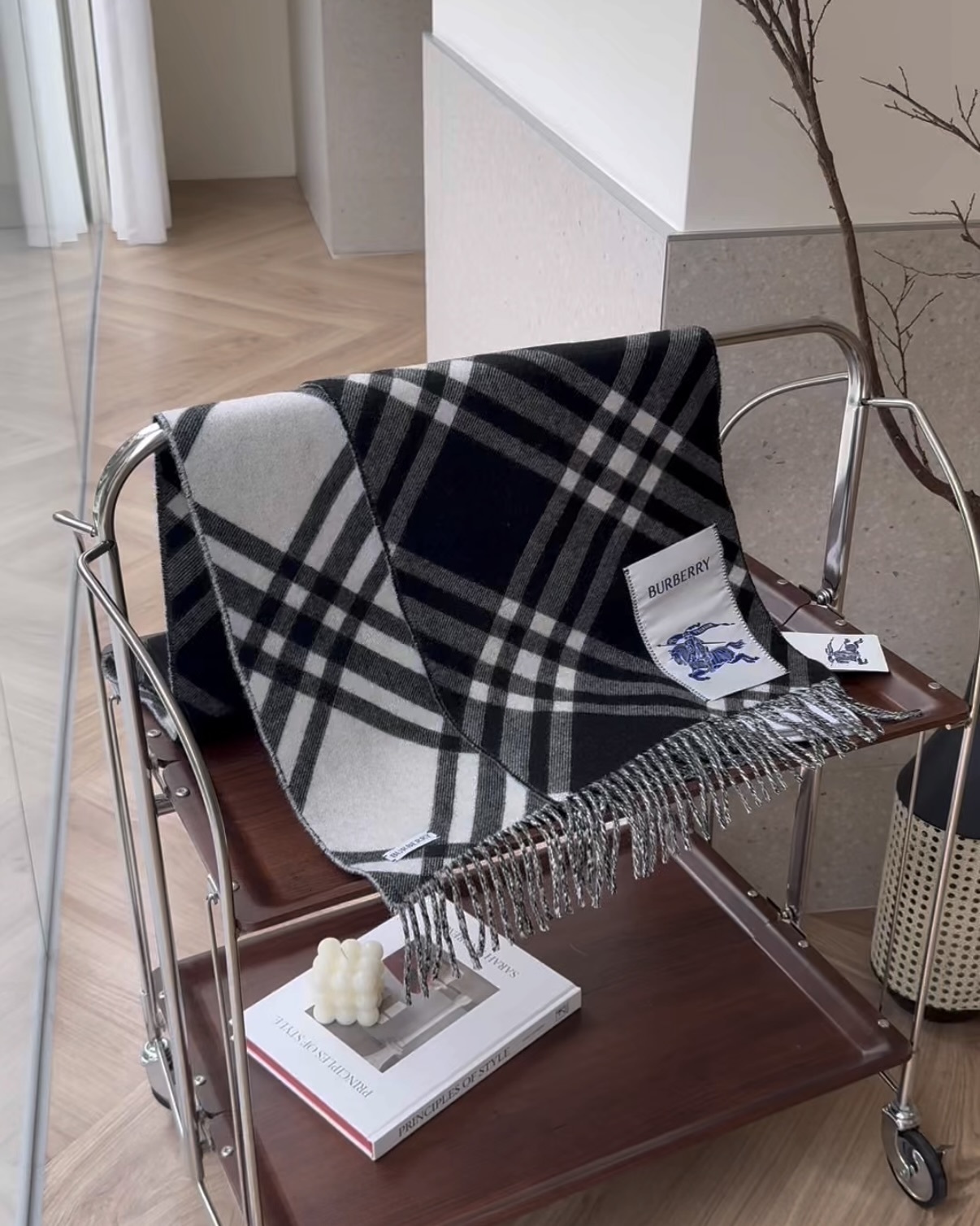 BURBERRY｜格紋羊絨圍巾 黑白色