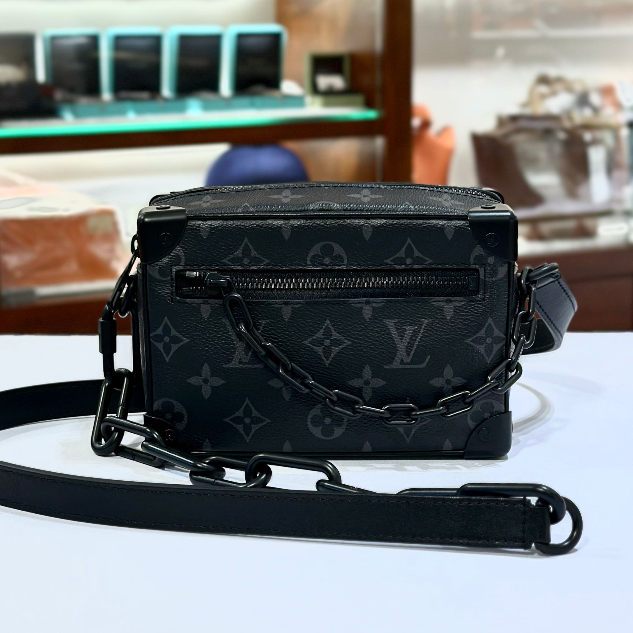 全新LV MINI SOFT TRUNK 黑色壓花牛皮 黑色啞面金屬四角 M44735 #男女同款#兩年免費保養 #BRAND NEW #香榭站正品