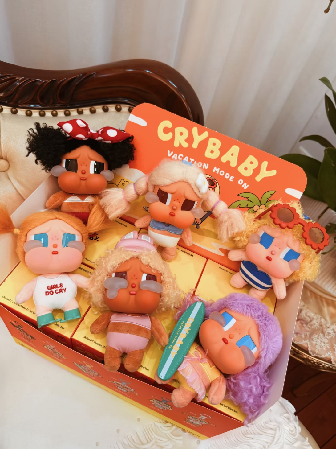 POP MART 泡泡瑪特 CRYBABY Vacation Mode On 陽光假期 搪膠毛絨 哭娃 吊飾 公仔