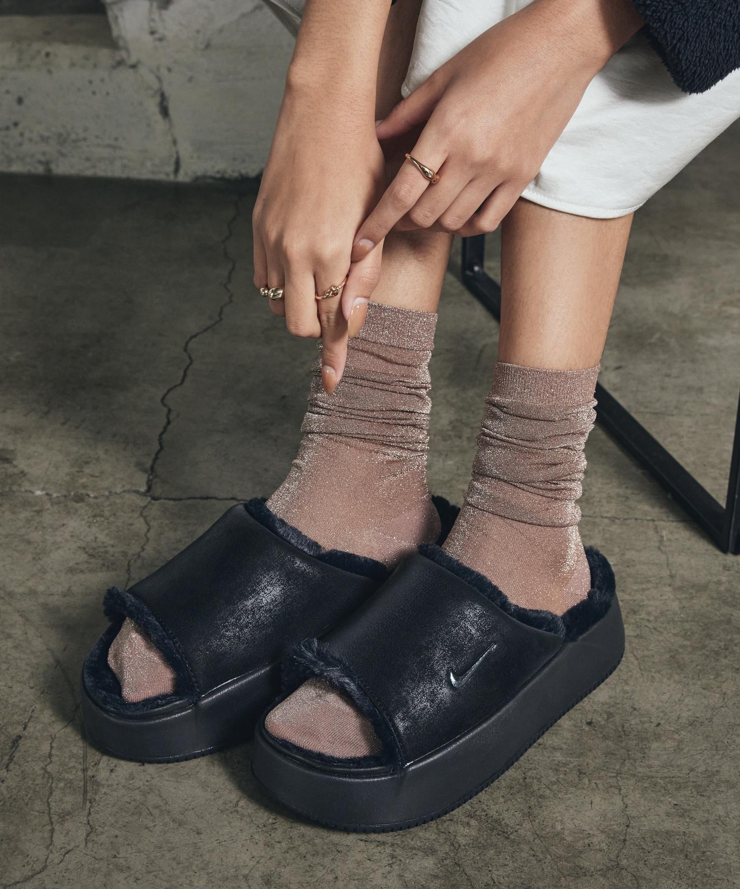 NIKE CALM ELEVATION FUR 絨毛 軟厚底 增高 拖鞋 保暖 黑色 女鞋 HV8560-001 / 預購