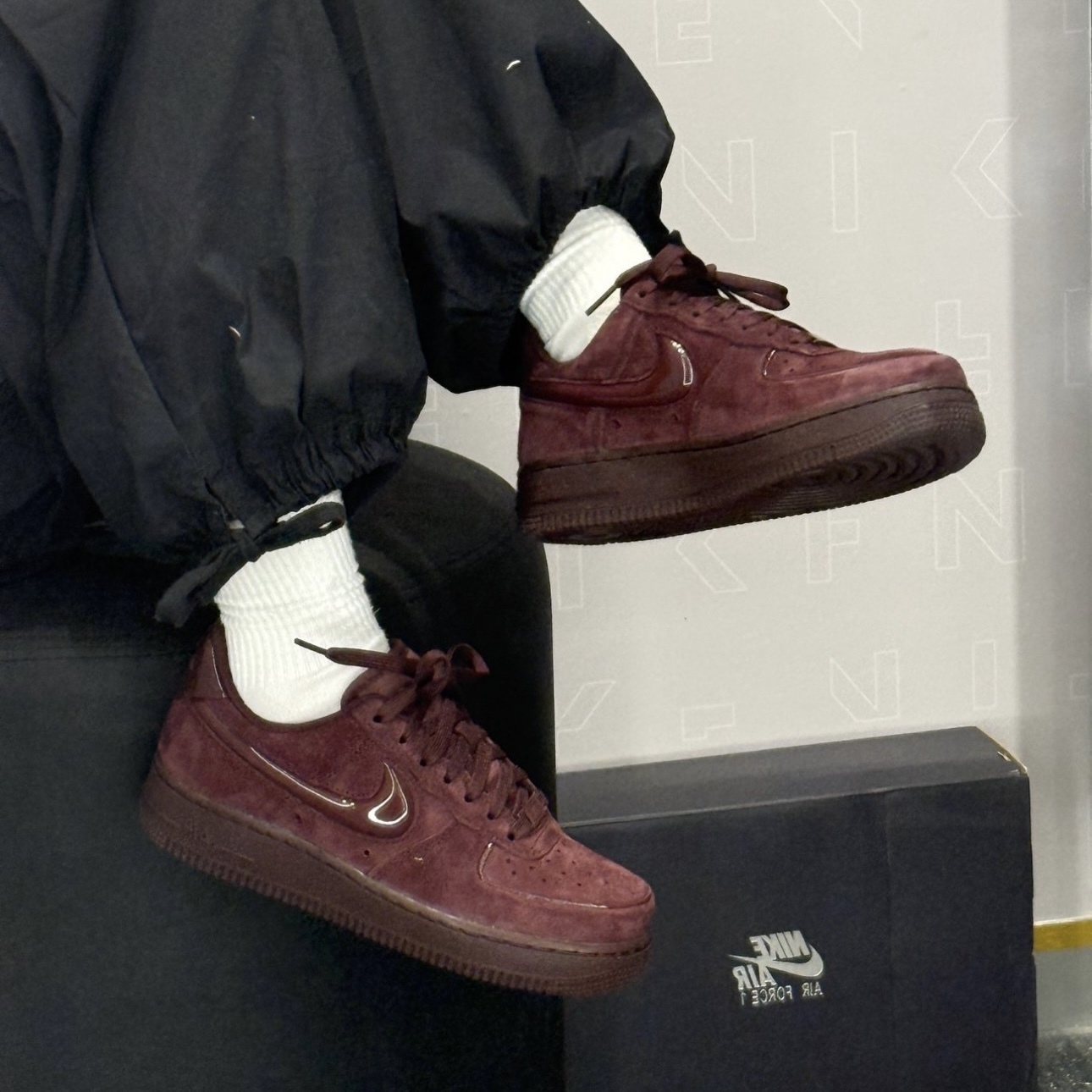 NIKE AIR FORCE 1 酒紅色 櫻桃紅 絨面麂皮 果凍勾 國外限定 女鞋 HV4406-600