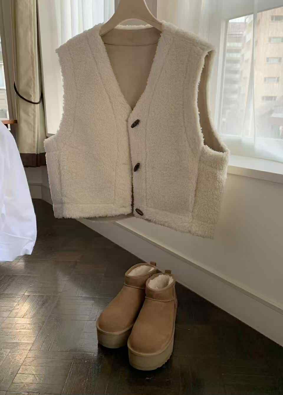 QC21 超可愛泰迪熊牛角扣背心