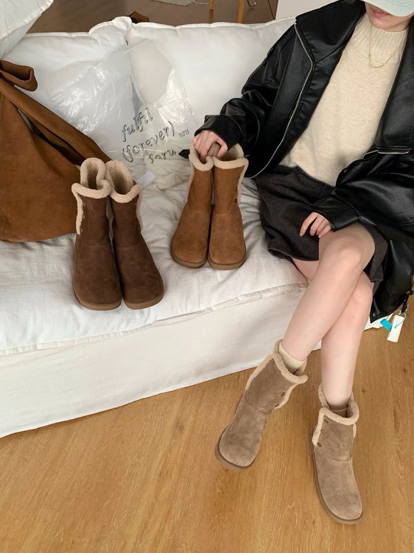 毛毛車邊側V剪裁中筒雪靴