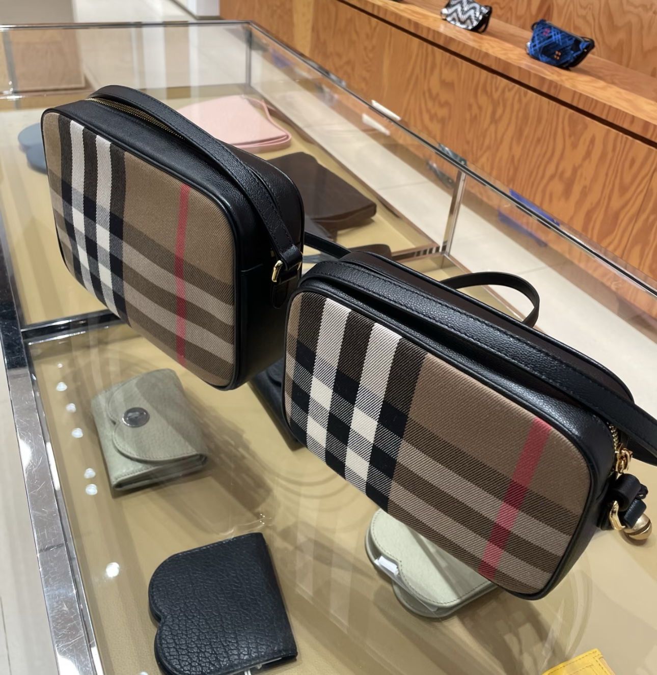 【預購】Burberry F1004888 相機包