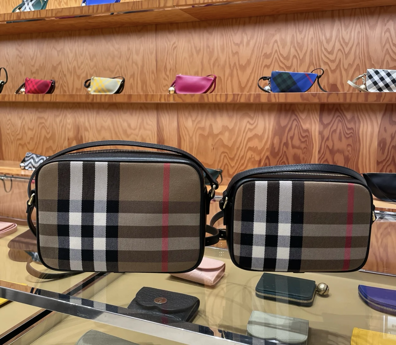 【預購】Burberry F1004888 相機包