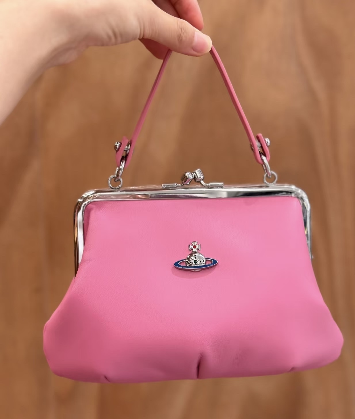 【直播】Vivienne Westwood LL110415  Granny Frame Purse 手提包(粉色)(4304008BU L001L)