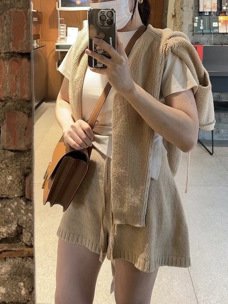 斷貨! 大彈性休閒高腰短褲〈奶油白/ 燕麥啡〉