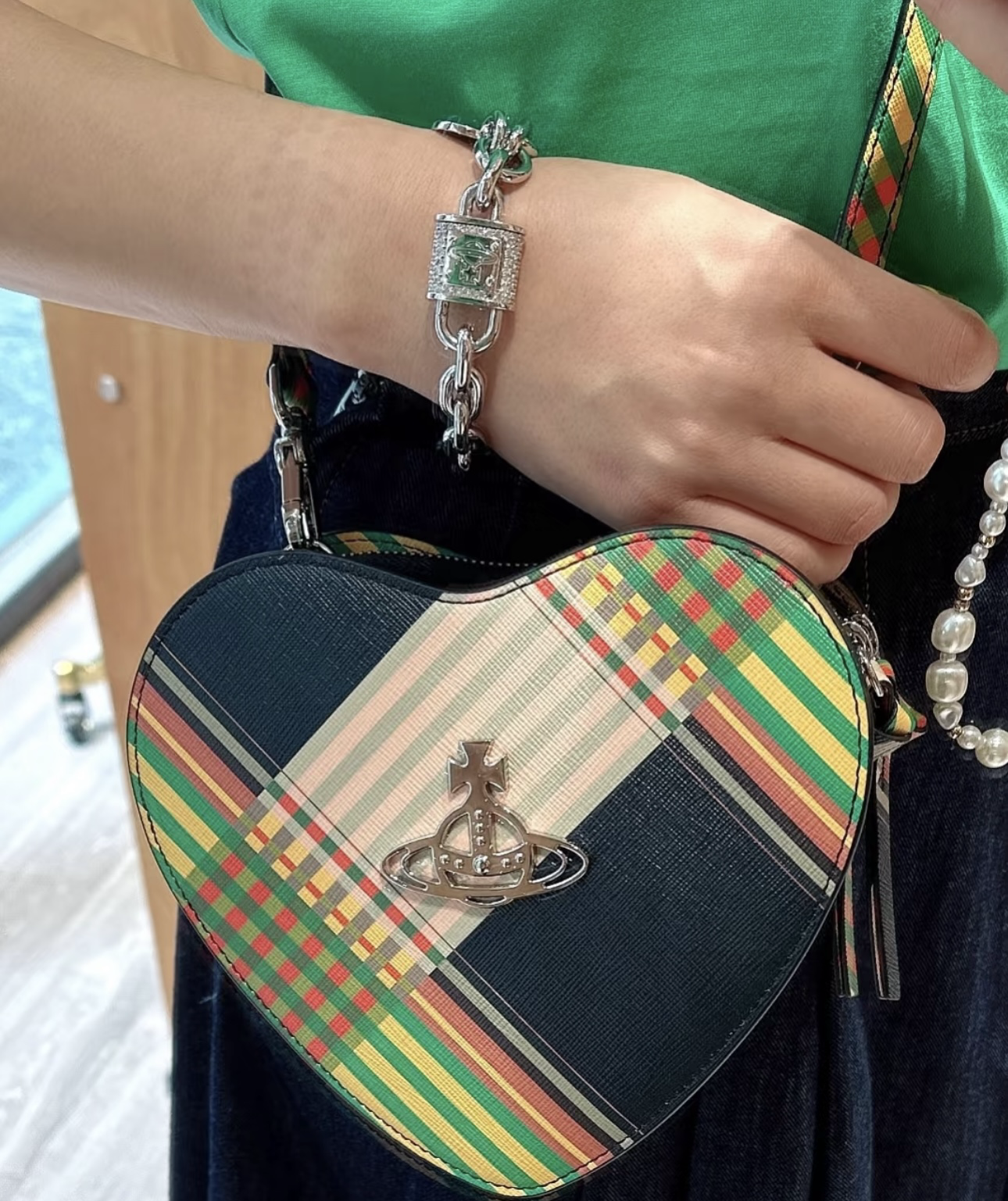 【直播】Vivienne Westwood LL110401 心形斜孭包(4304006MU L0074)