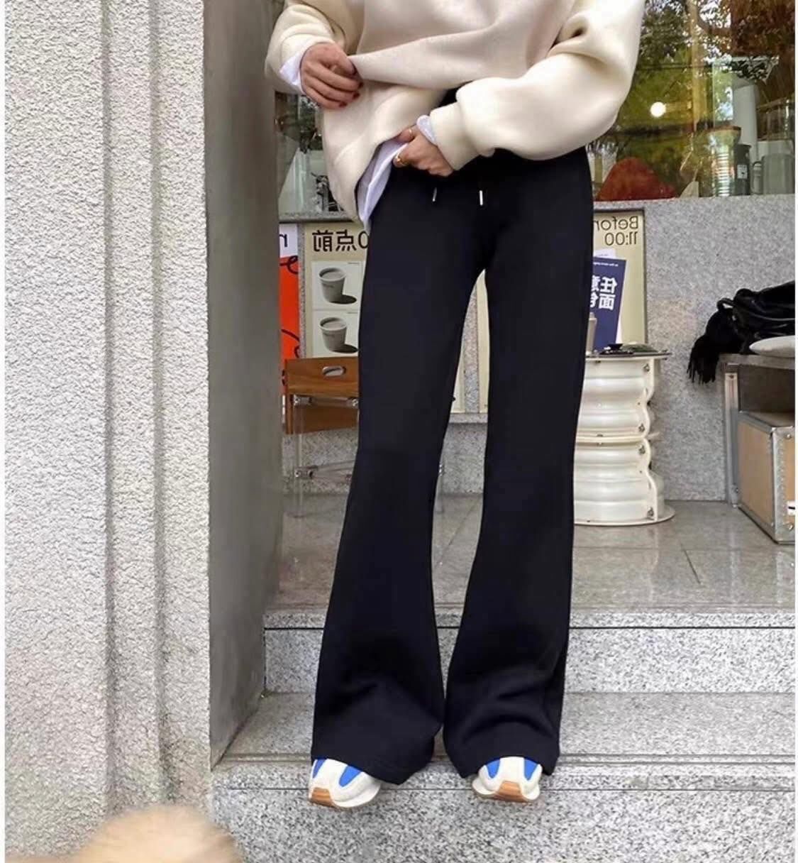 【舒服百搭的斜車線太空棉喇叭褲】（現貨）