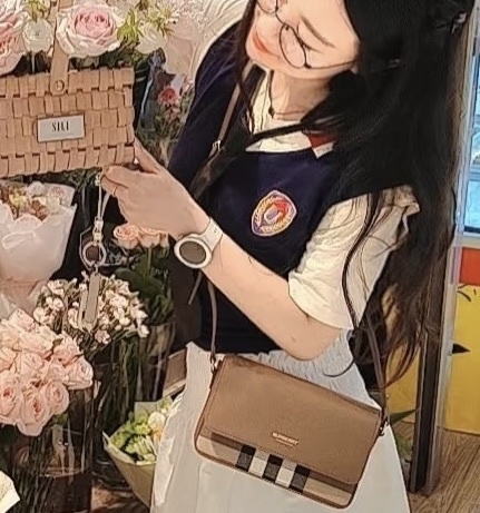 【預購】Burberry F10048877 揭蓋包