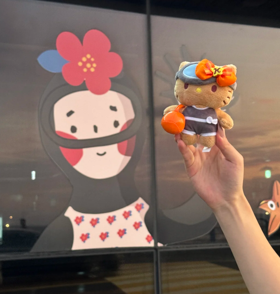 韓國 濟州島海女曬黑kitty吊飾